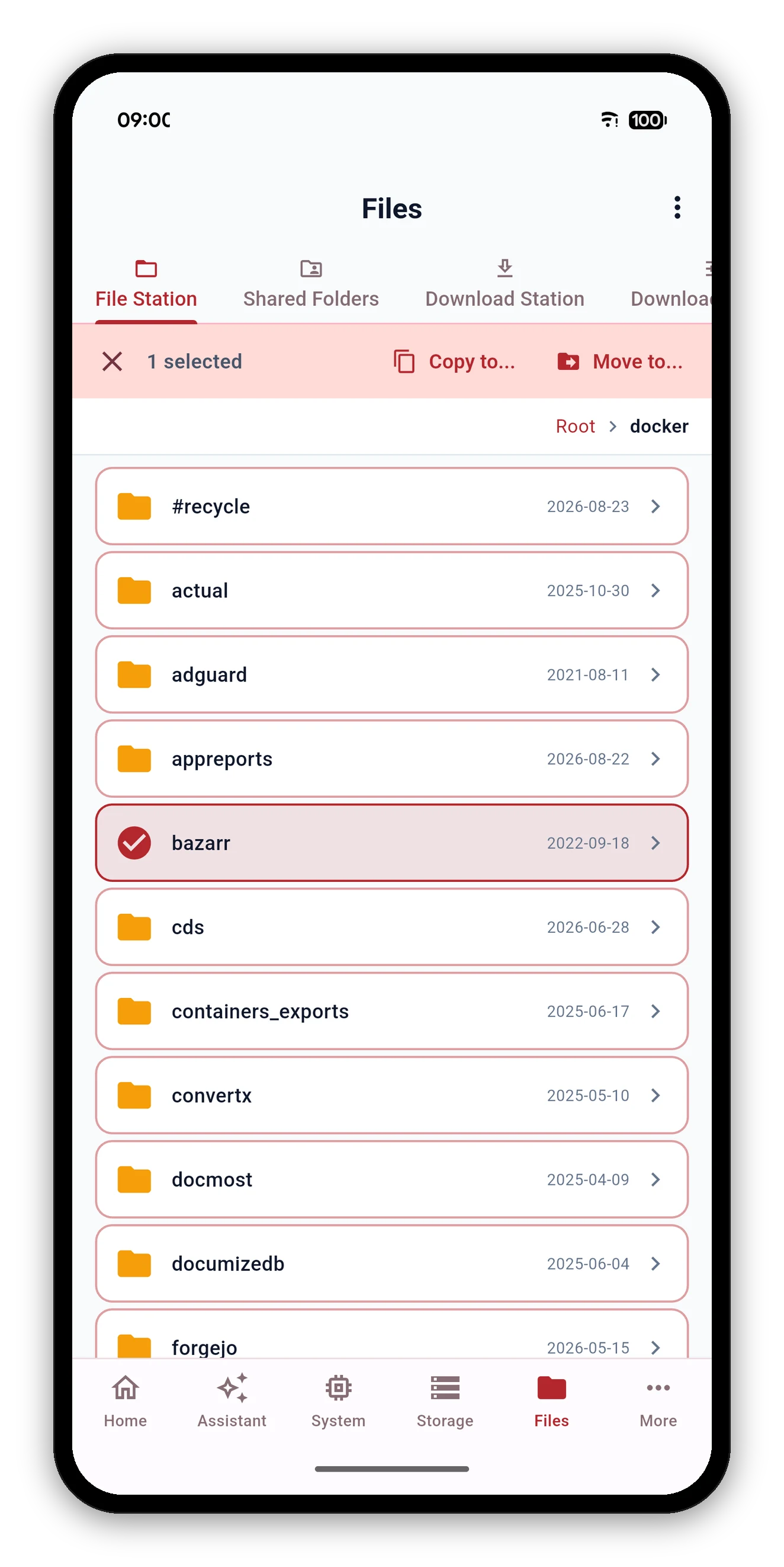 Folder terpilih di File Station dengan Salin ke dan Pindah ke di bilah tindakan